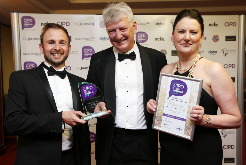 Carsten Staehr, CEO, Cintra HR & Payroll Services presenting the CIPD Award